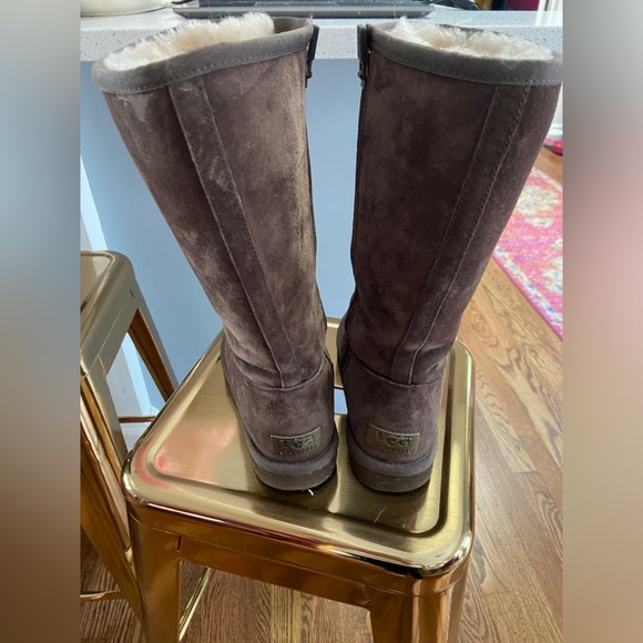 Barely worn UGG boots - Picture 5 of 5